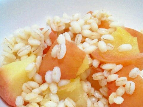 ダイエットに♪温りんごともち麦の和え物